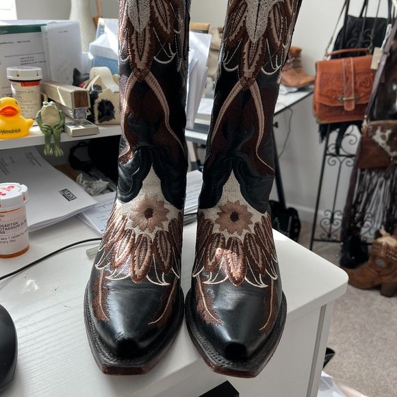 Cowboy Pro Shoes - Cowboy Pro size 7 womens embroidered feather boots